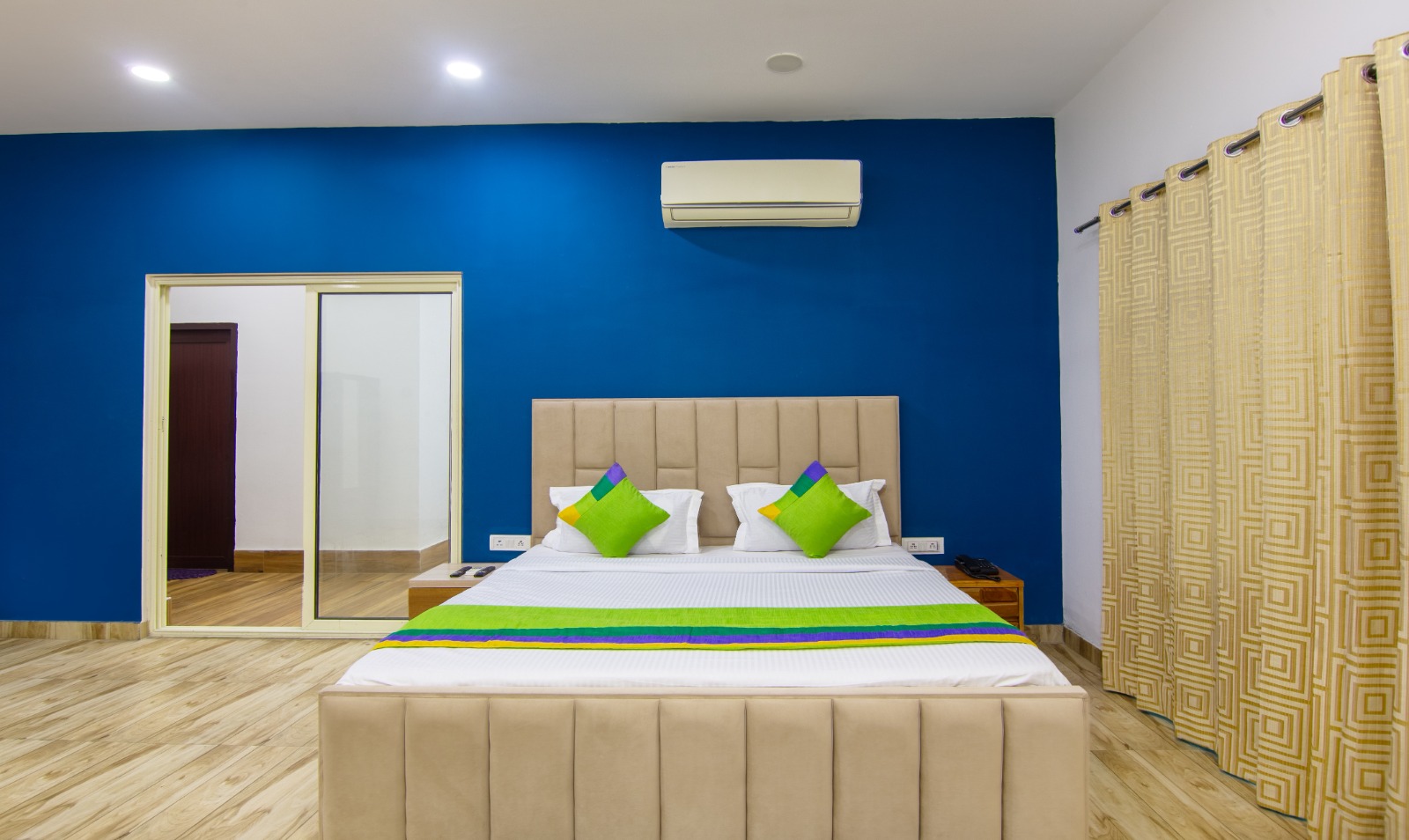 Elevate Your Business Travel Lodging with FlxHo