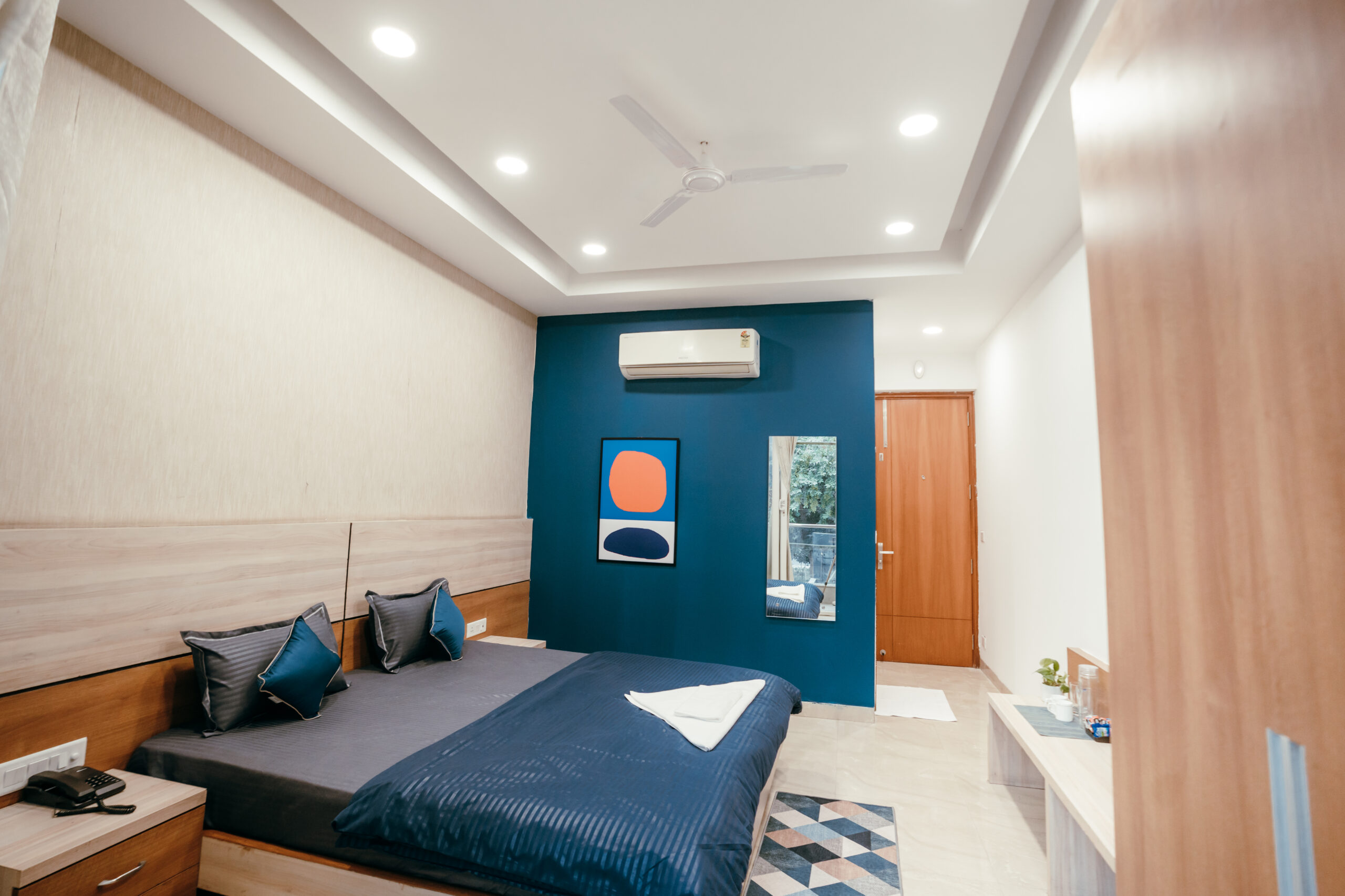 Why More Solo Female Travelers Are Choosing Service Apartments in Gurgaon 